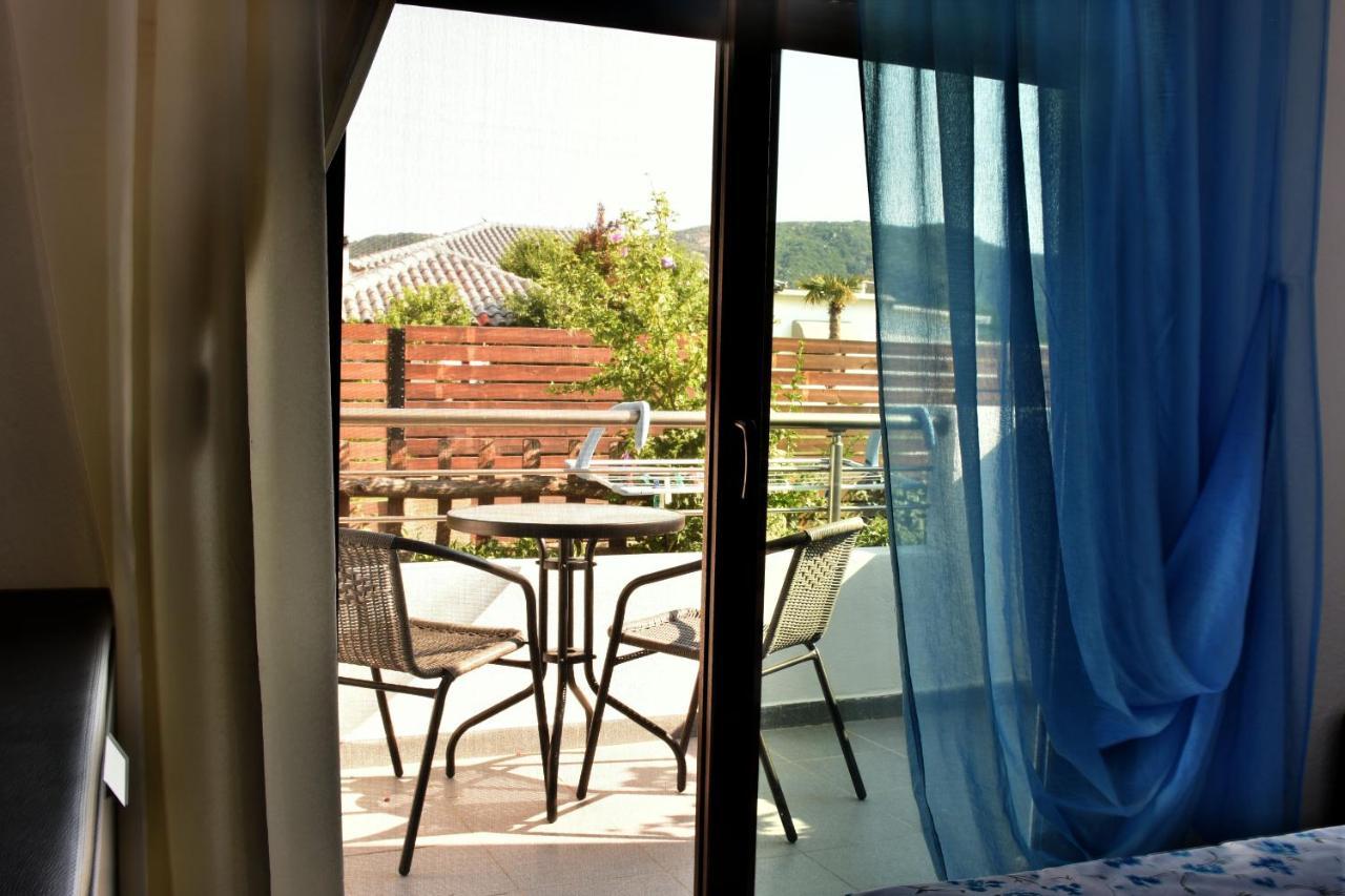 Theano Studios Paralia Sikias Esterno foto